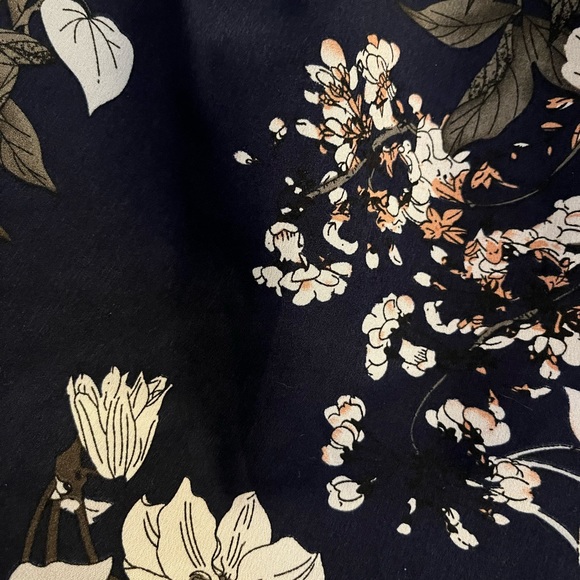 Dark blue flower blouse - Picture 2 of 3